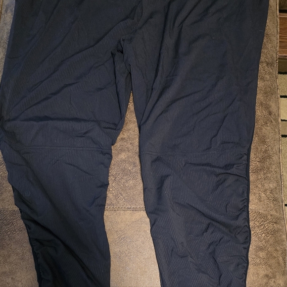 Lululemon - Picture 4 of 5